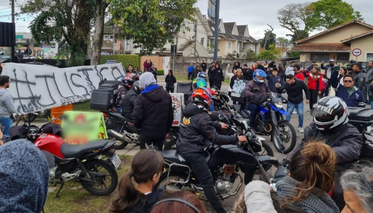 protesto após morte de motoboy em Curitiba