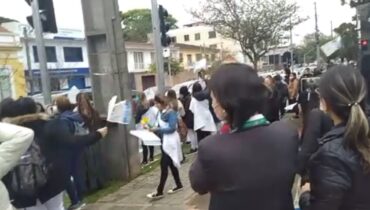 protesto de profissionais de enfermagem em Curitiba