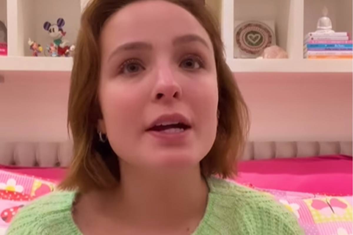 A imagem mostra a atriz Larissa Manoela, que revelou ter a síndrome dos ovários policísticos