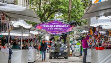 Barracas da feirinha no Centro de Curitiba