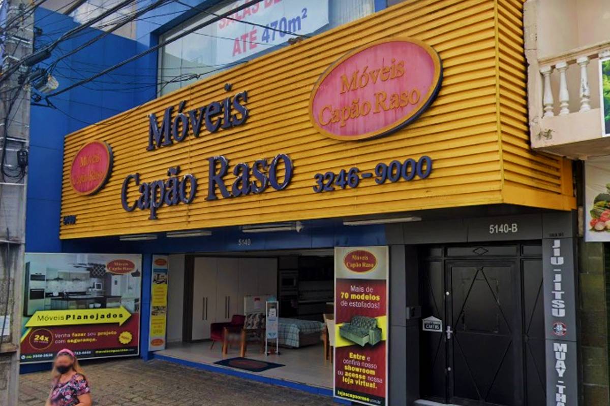 Tradicional loja de móveis de Curitiba fecha e faz promoção de estoque