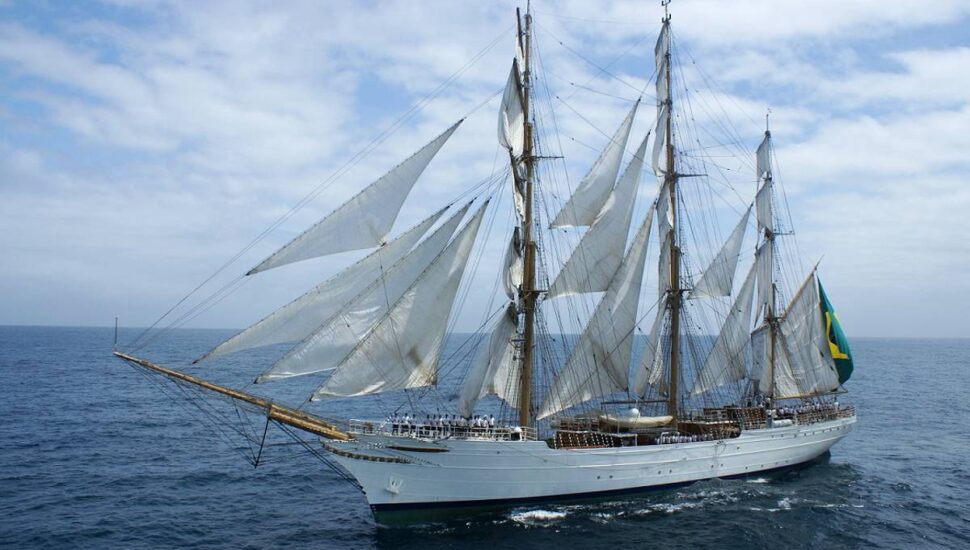 Navio Veleiro Cisne Branco navegando