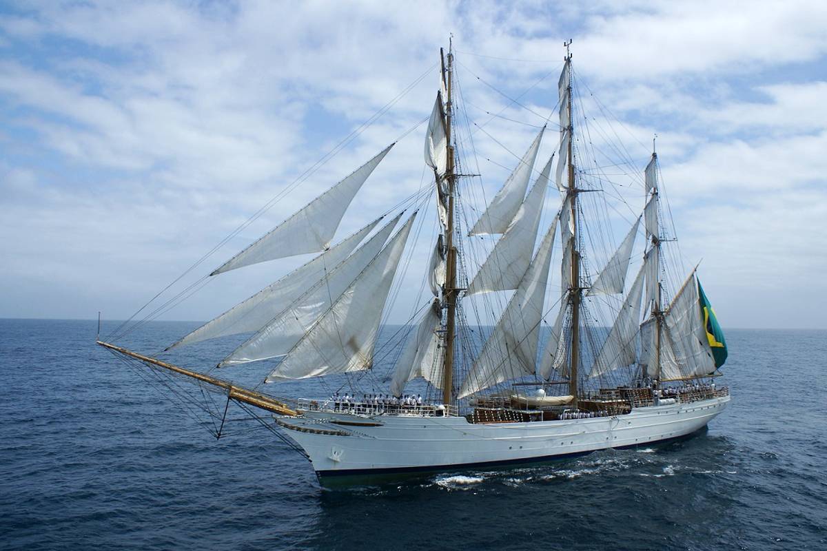 Navio Veleiro Cisne Branco navegando