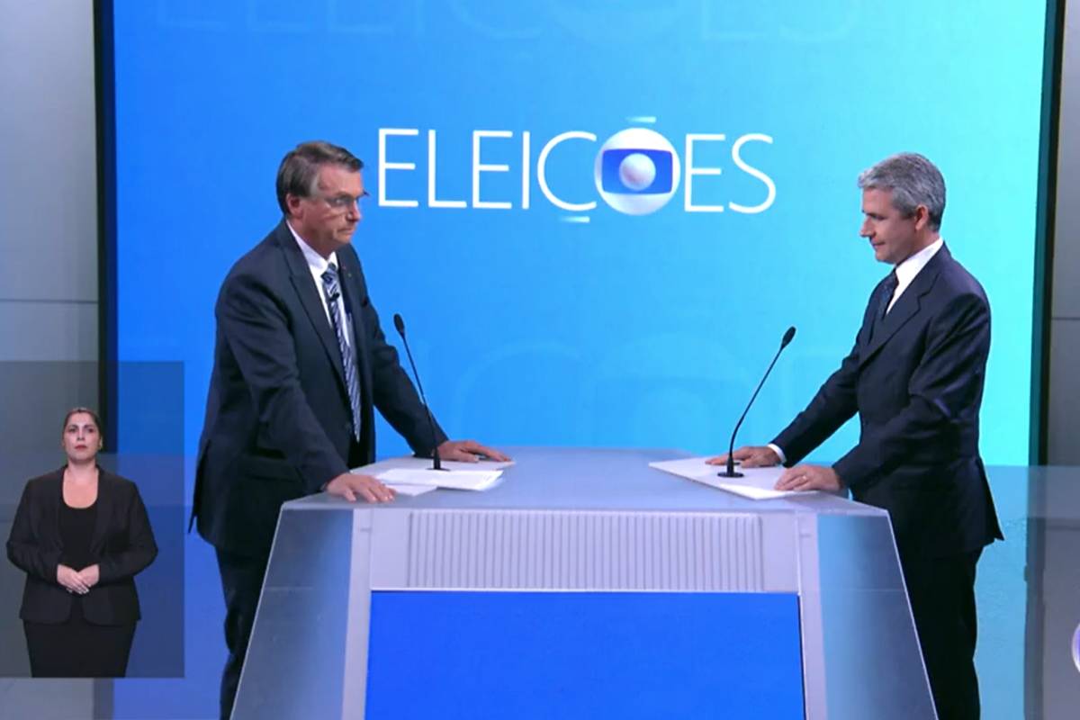Imagem mostra o candidato Jair Bolsonaro E Felipe Dávila no debate da Globo.