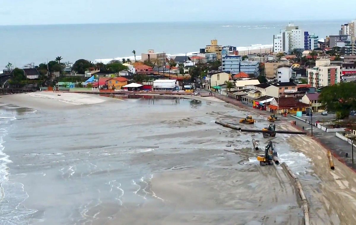 Imagem mostra como está ficando a faixa de areia do Pico de Matinhos do lado dos balneários