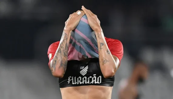 Vilão em queda do Athletico some e não joga há meses na Europa
