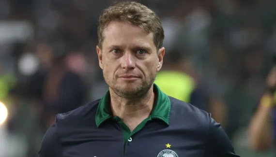 Seabra detona arbitragem após empate do Coritiba com o Vasco