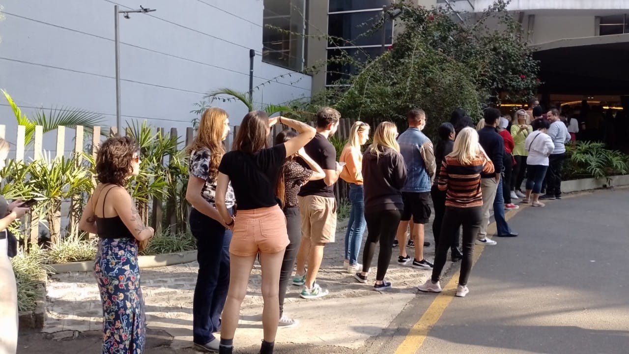 fila votacao curitibano gerson klaina1