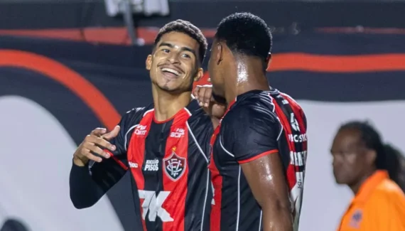 Vexame! Coritiba é massacrado pelo Vitória e sofre pior derrota do ano