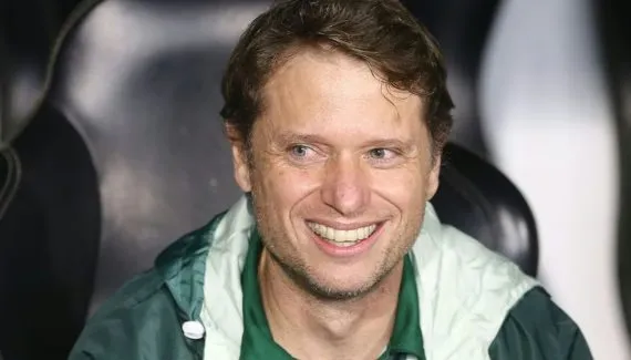 Vasco não cumpre acordo e Coritiba acerta a permanência de Fernando Seabra