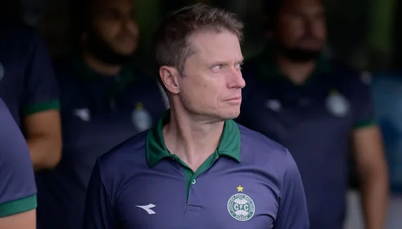 Coritiba perde atacantes e Seabra quebra a cabeça para encarar o Fluminense