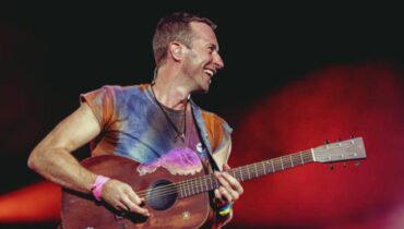 Imagem mostra o vocalista Chris Martin, do Coldplay