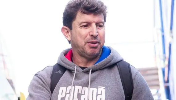 Tcheco revela missão no Paraná: “Resgatar o respeito do clube”