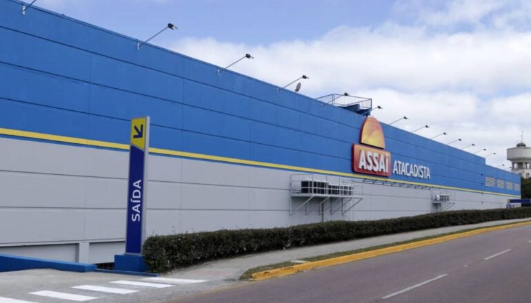 Imagem mostras a nova loja do Assaí em Curitiba fica onde era o Extra Alto da XV.