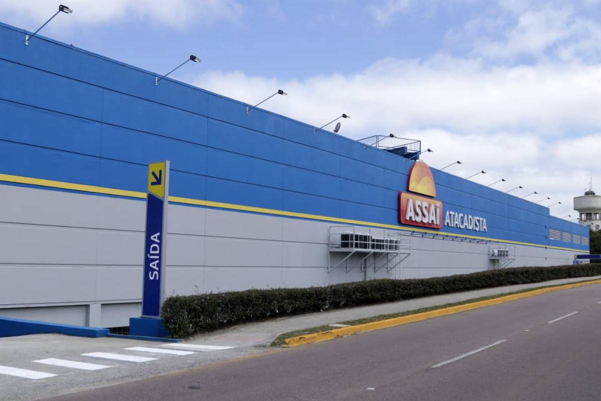 Imagem mostras a nova loja do Assaí em Curitiba fica onde era o Extra Alto da XV.