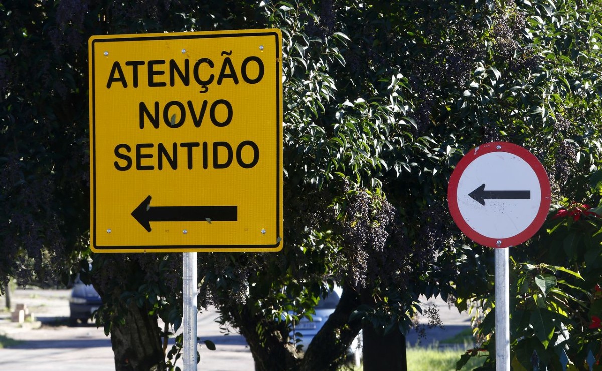 Sinalização em novo binário de Curitiba