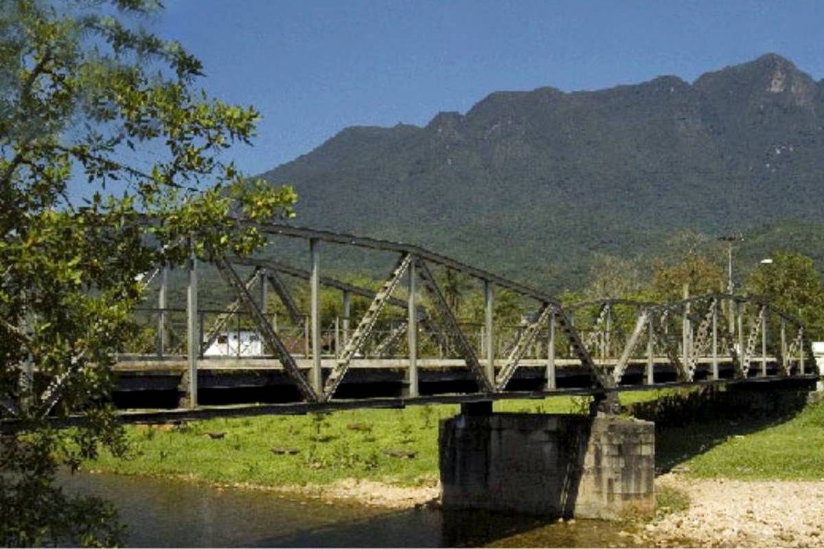 Imagem mostra a ponte de Morretes, que passará por reformas após 30 anos.