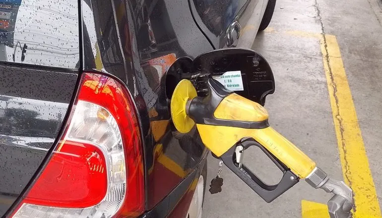 Curitiba tem a 2ª gasolina mais cara do Paraná