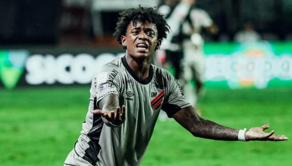 Athletico perde para o Vasco e mantém maldição em São Januário