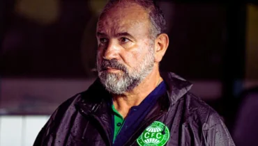 Treinador coloca trabalho no Coritiba em xeque após tropeços: “Não fomos capazes”