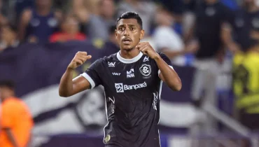 Coritiba anuncia artilheiro da Série B como primeiro reforço para 2026