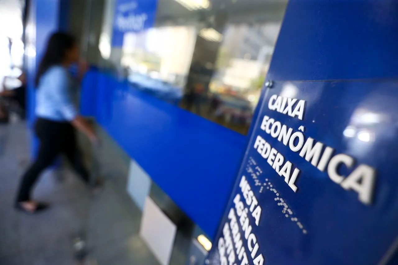 Funcionários da Caixa decidem hoje se encerram greve de 11 dias