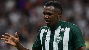 Após susto em campo, Jacy tranquiliza torcida do Coritiba