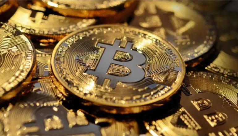 Bitcoin caiu forte: ainda vale a pena investir em 2026?