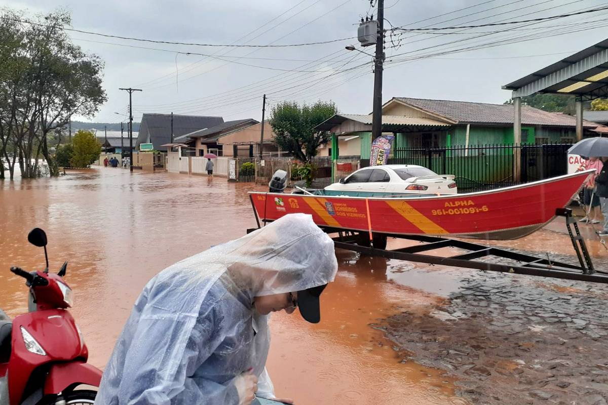 Imagem mostra regiões apagadas pelo temporal que atingiu o Paraná.