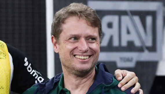 Seabra alerta após empate, mas vê evolução no Coritiba