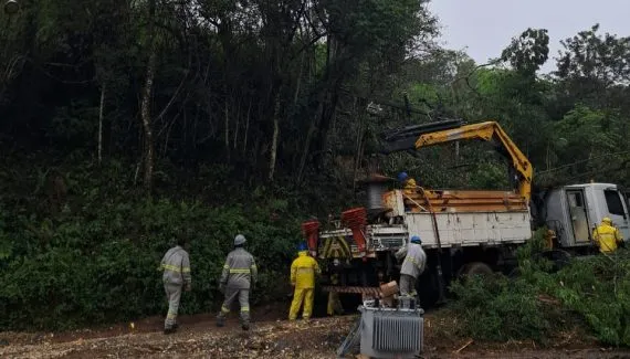 Cidades da RMC ficam sem luz e água após temporais