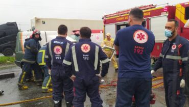 Imagem mostra o grave acidente que terminou com a morte de uma mulher na BR-277