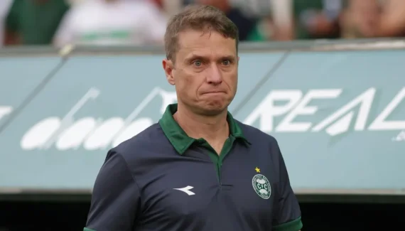 Fernando Seabra revela cobrança interna após “apagões” do Coritiba