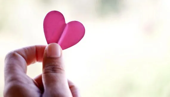 Sete formas de ser solidário (e o que você faz no sofá)