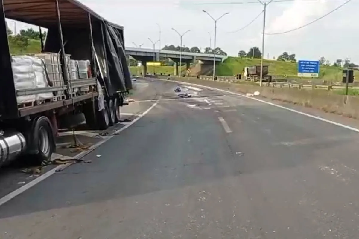 Acidente bloqueia BR-116 na grande Curitiba