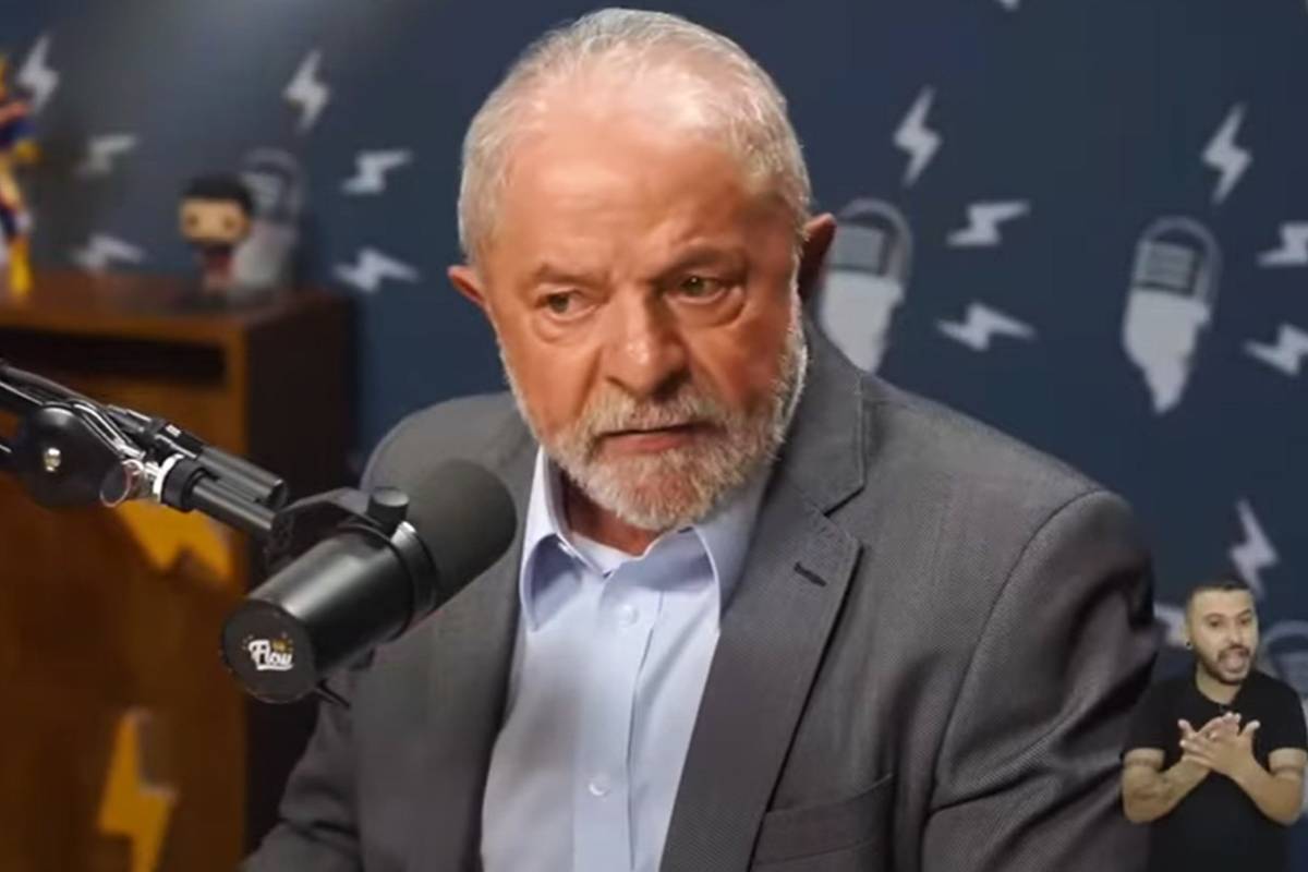 Imagem mostra o candidato Lula durante participação do poscast Flow