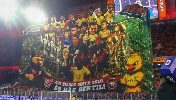 Ídolos do Athletico celebram presença em mosaico da torcida: “Honrado”
