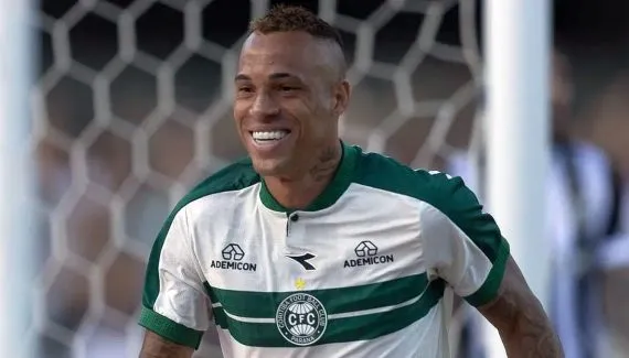 Contratação mais cara do Coritiba, Breno Lopes assume protagonismo