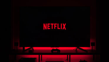 netflix vai começar a cobrar quem divida a mesma conta