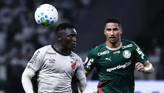 Athletico é prejudicado pela arbitragem em revés para o líder Palmeiras