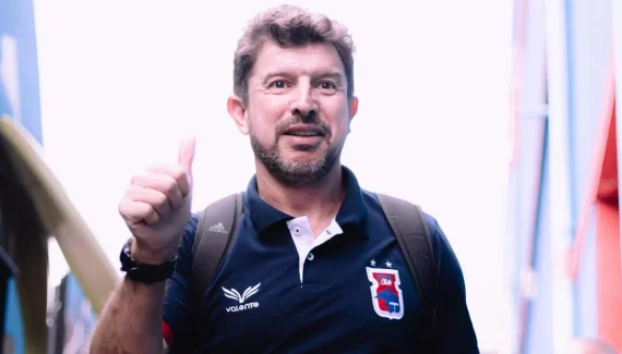 Após polêmica, Paraná Clube blinda Tcheco com novo contrato