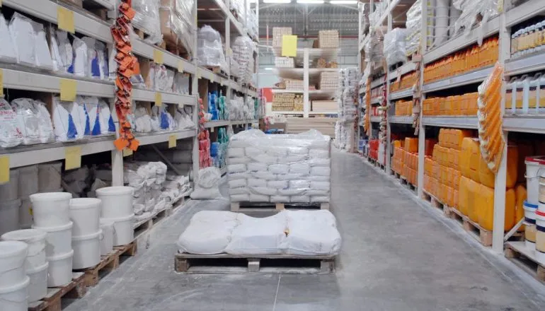 Varejo de construção perde espaço para apps e vive crise no Paraná