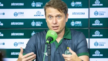 Seabra vê reforço como “pilar”, mas faz mistério sobre estreia no Coritiba