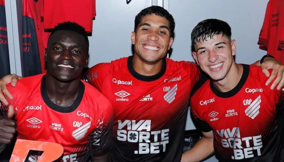 Athletico renova contrato com um dos destaques do Brasileirão