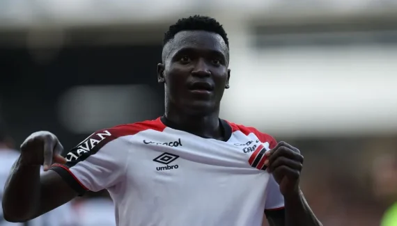 Viveros decide, Athletico vence o Remo e entra no G4 do Brasileirão