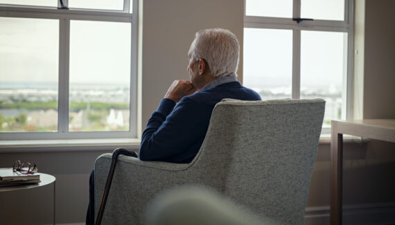 A doença de Alzheimer não tem cura, mas pode ser retardada com os cuidados corretos | Foto: Shutterstock