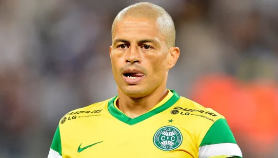 Coritiba tenta quebrar tabu de 10 anos contra o Grêmio; veja a provável escalação