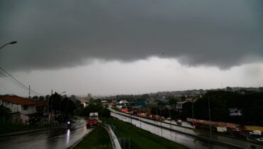 Cidade na RMC registra maior acumulado de chuva do país em 24 horas