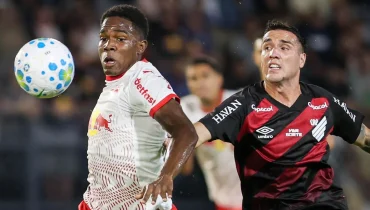 Athletico repete erros, mas aproveita expulsões no Brasileirão