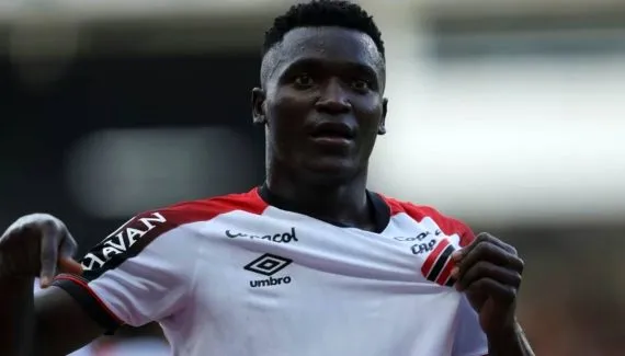 Artilheiro do Brasileirão, Viveros completa um ano de Athletico e se declara